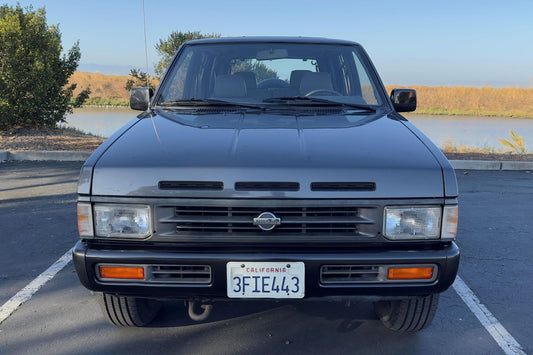 Nissan Pathfinder XE V6 4x4